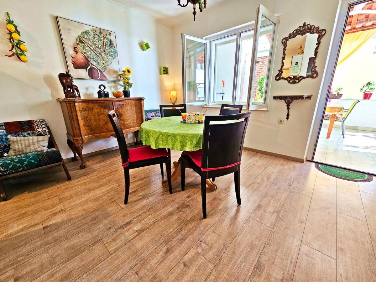Apartments Tempera By The Beach สปลิท ภายนอก รูปภาพ