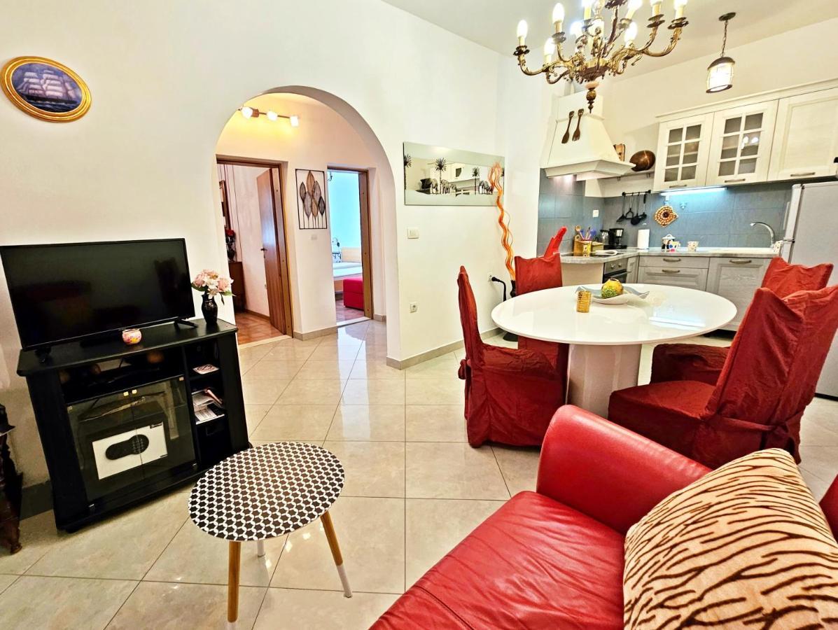 Apartments Tempera By The Beach สปลิท ภายนอก รูปภาพ