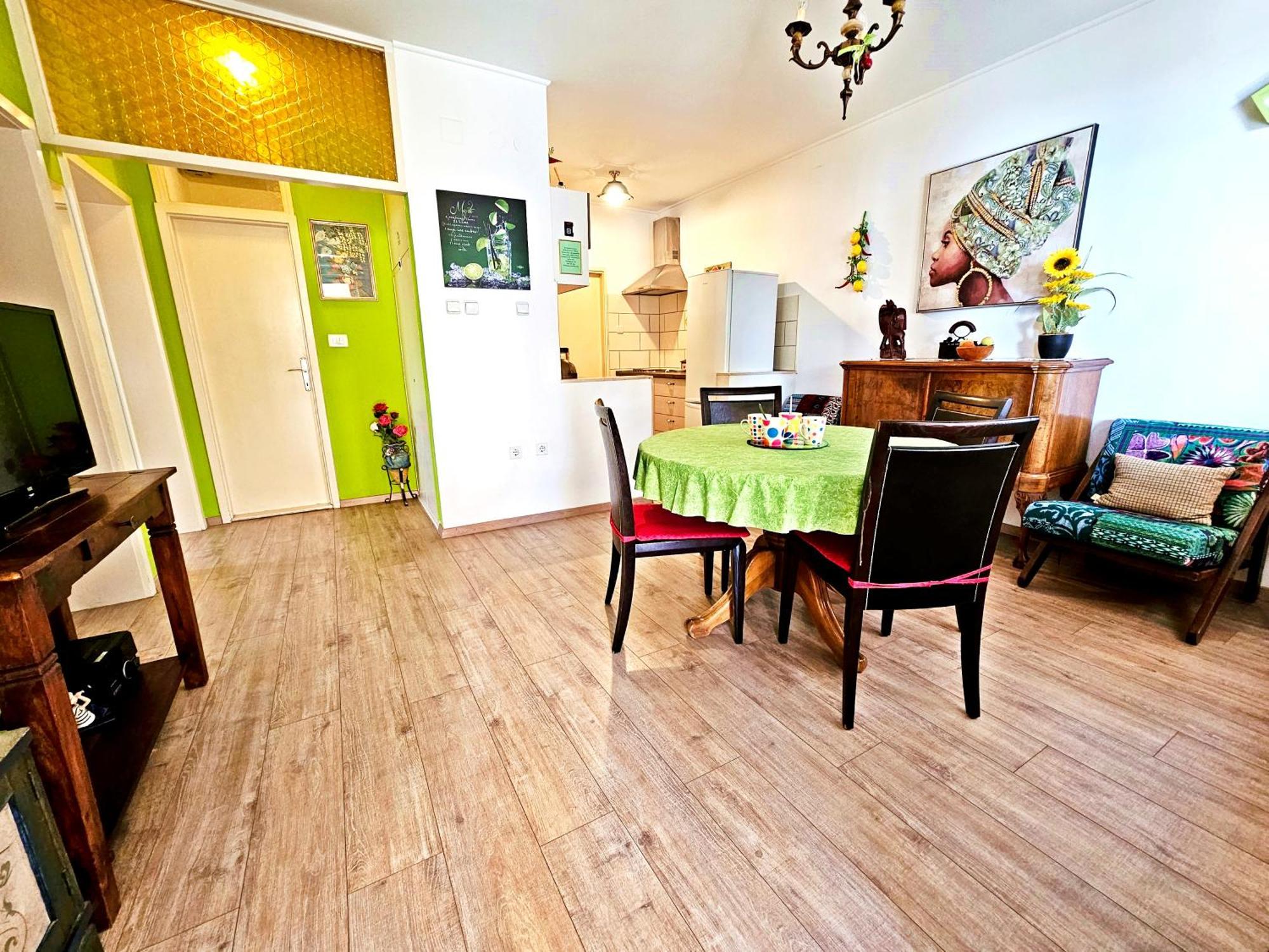 Apartments Tempera By The Beach สปลิท ภายนอก รูปภาพ